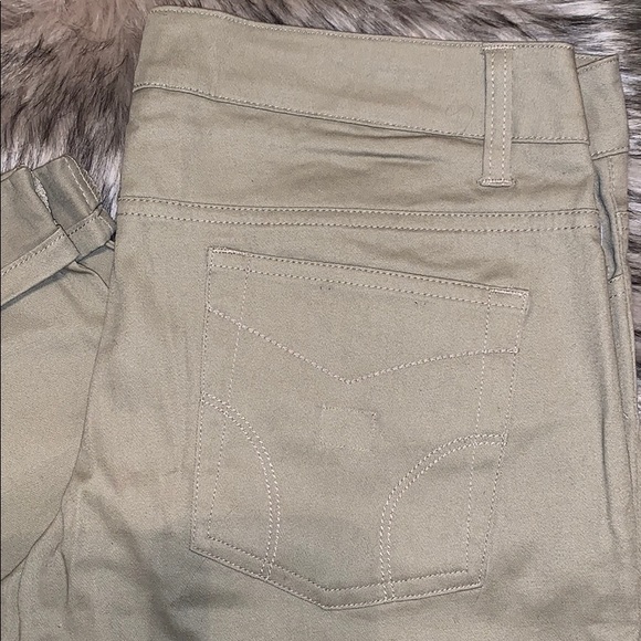 👖 NWOT. WOMENS DISTRESSED DICKIE BRAND JEANS - Picture 2 of 8